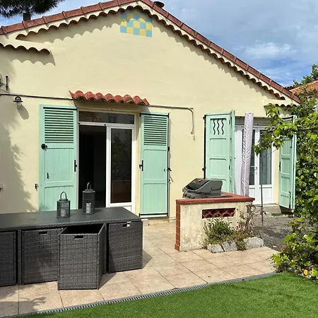 Pretty Harbour House With Garden