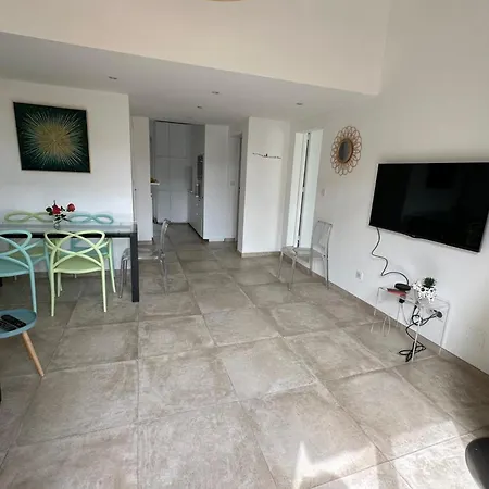 Pretty Harbour House With Garden * Mandelieu